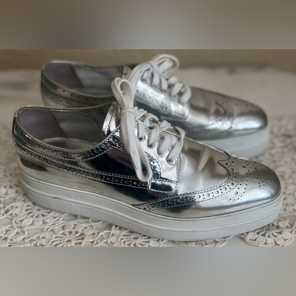 PRADA Oxford Metallic Brogue Lace Up Loafer Shoes Size 40 $995 - Picture 2 of 11